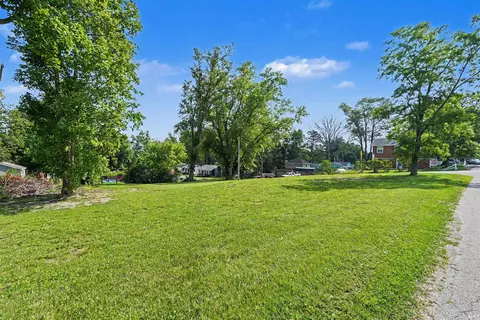 770 S April Dr, Cromwell, IN 46732