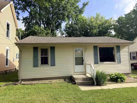 8808 W Cornbread Rd, Yorktown, IN 47396