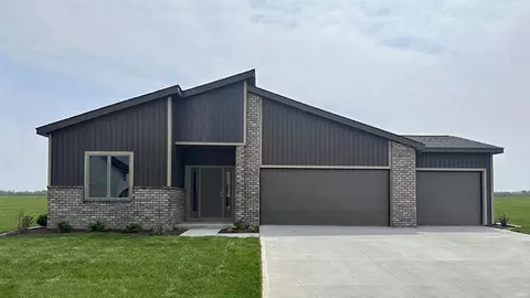 1446 Paradise Cay Cv, Fort Wayne, IN 46818