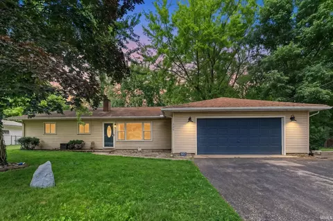 102 Ramar Dr, Warsaw, IN 46580