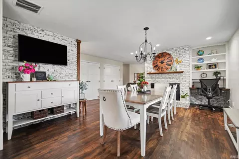 Dining - 4 Arbor Ct, Nappanee, IN 46550 photo 4 of 4