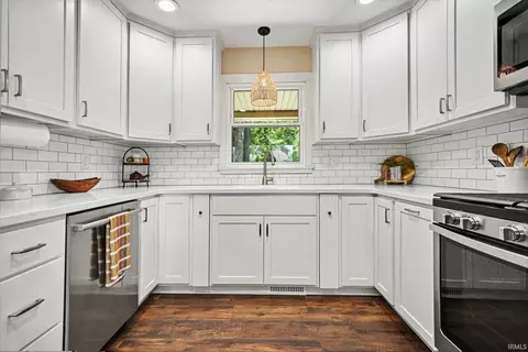 Kitchen - 4 Arbor Ct, Nappanee, IN 46550 photo 2 of 2