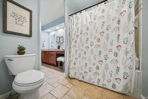 Bath - 4 Arbor Ct, Nappanee, IN 46550 photo 3 of 3
