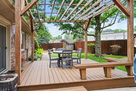 Exterior - 4 Arbor Ct, Nappanee, IN 46550 photo 2 of 5