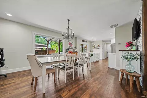 Dining - 4 Arbor Ct, Nappanee, IN 46550 photo 3 of 4