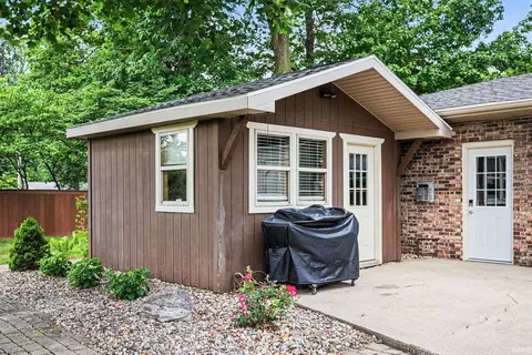 Exterior - 4 Arbor Ct, Nappanee, IN 46550 photo 3 of 5