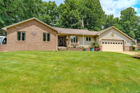 210 Sycamore Dr, Williamsport, IN 47993