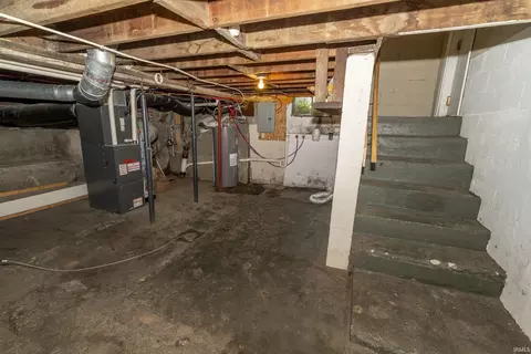 806 E Walnut St, Nappanee, IN 46550 photo 32