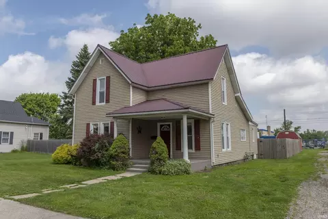 806 E Walnut St, Nappanee, IN 46550 photo 3