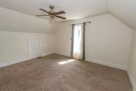 806 E Walnut St, Nappanee, IN 46550 photo 18