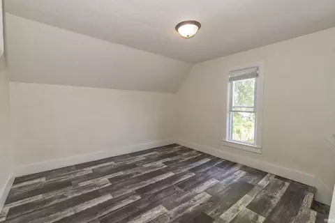 806 E Walnut St, Nappanee, IN 46550 photo 16
