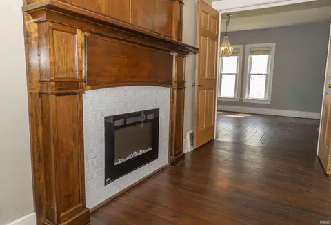 806 E Walnut St, Nappanee, IN 46550 photo 8