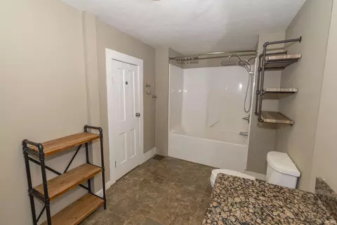 806 E Walnut St, Nappanee, IN 46550 photo 13