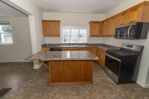 806 E Walnut St, Nappanee, IN 46550 photo 23