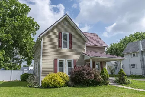 806 E Walnut St, Nappanee, IN 46550 photo 2