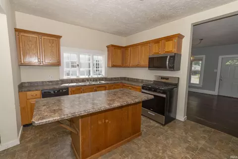 806 E Walnut St, Nappanee, IN 46550 photo 28