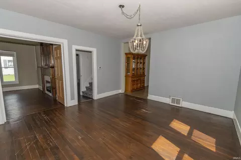 806 E Walnut St, Nappanee, IN 46550 photo 4