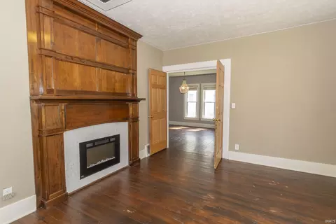 806 E Walnut St, Nappanee, IN 46550 photo 7