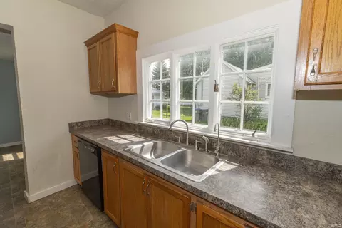 806 E Walnut St, Nappanee, IN 46550 photo 25