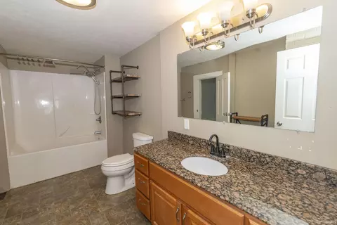 806 E Walnut St, Nappanee, IN 46550 photo 11