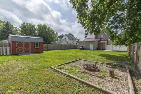 806 E Walnut St, Nappanee, IN 46550 photo 35
