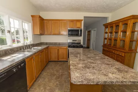 806 E Walnut St, Nappanee, IN 46550 photo 27