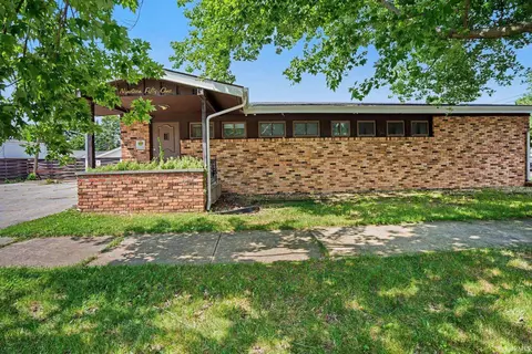 1951 E Fox St, South Bend, IN 46613