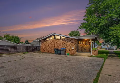 1951 E Fox St, South Bend, IN 46613