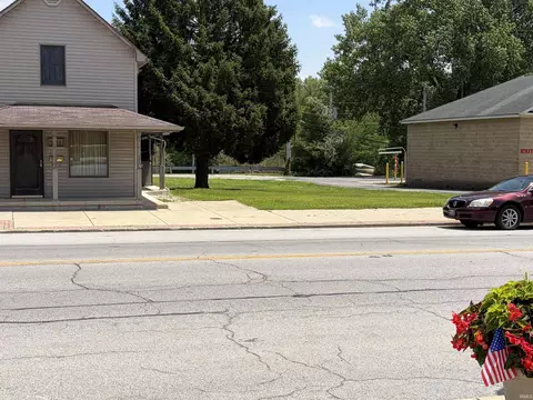 224 S State St, South Whitley, IN 46787