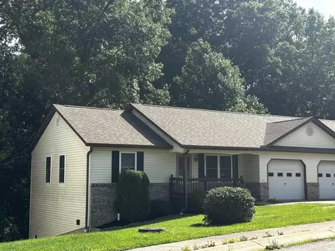 1101 N Forest View Dr, Ellettsville, IN 47429