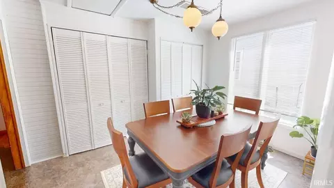 Dining - 425 E Dodds St, Bloomington, IN 47401 photo 3 of 3