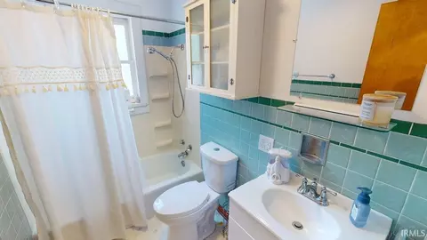 Bath - 425 E Dodds St, Bloomington, IN 47401 photo 1 of 3