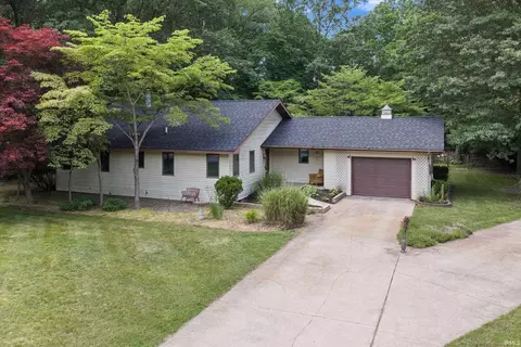 51565 Maplewood Dr, Elkhart, IN 46514