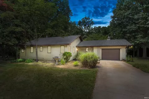 51565 Maplewood Dr, Elkhart, IN 46514
