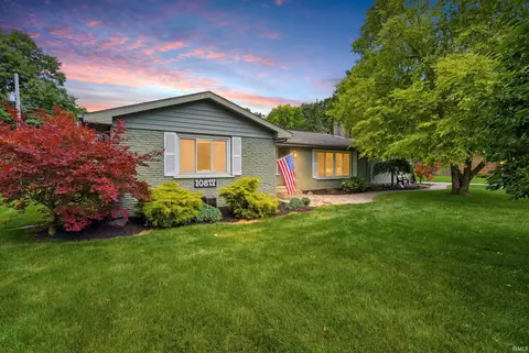 10817 E Rosewood Cir, Fort Wayne, IN 46845