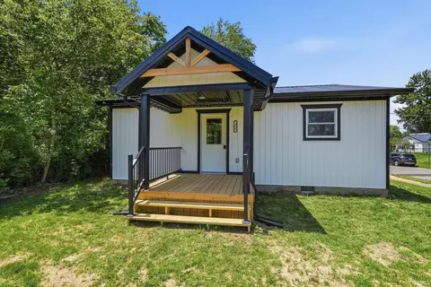 421 N Walnut St, Hartford City, IN 47348