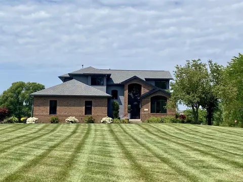 3563 Franklin Dr, Auburn, IN 46706