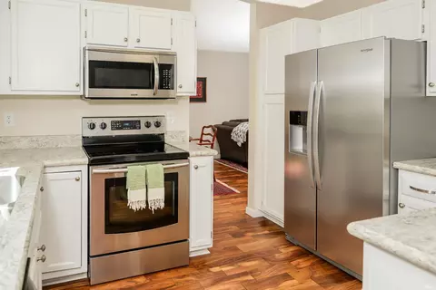 Kitchen - 2145 S White Tail Run, Bloomington, IN 47401 photo 5 of 7