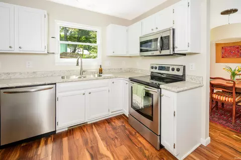 Kitchen - 2145 S White Tail Run, Bloomington, IN 47401 photo 3 of 7