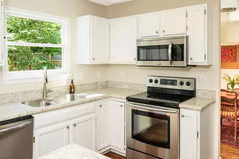 Kitchen - 2145 S White Tail Run, Bloomington, IN 47401 photo 2 of 7