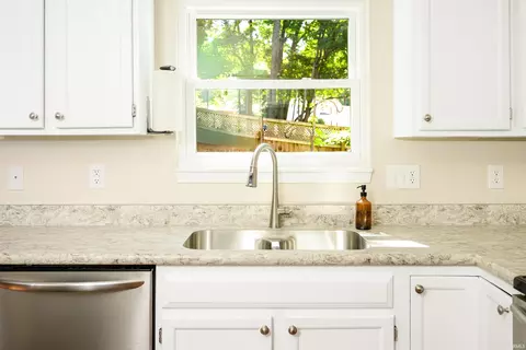 Kitchen - 2145 S White Tail Run, Bloomington, IN 47401 photo 4 of 7