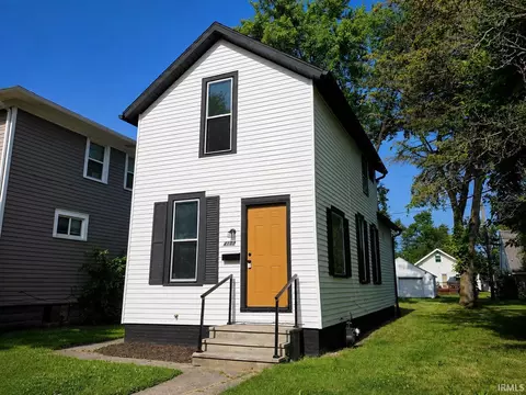 4102 Warsaw St, Fort Wayne, IN 46806