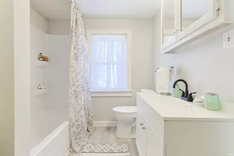 Bath - 811 Ewing Ave, South Bend, IN 46613 photo 4 of 5