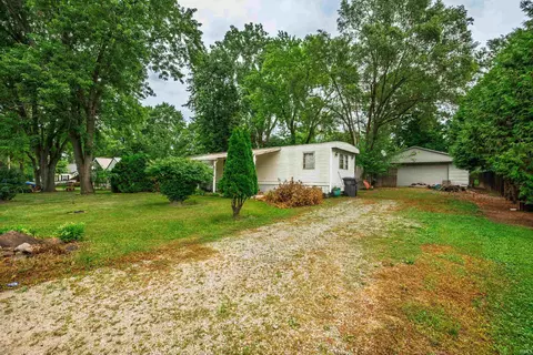 1608 S Woodruff Dr, Muncie, IN 47304