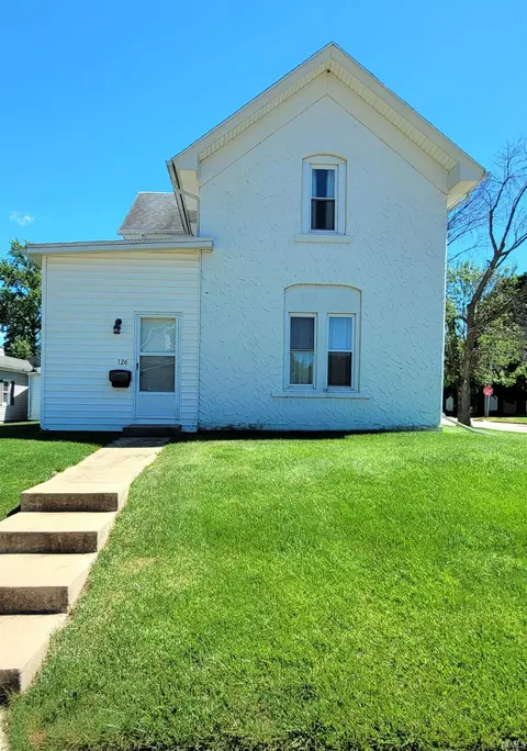 126 W Walnut St, Flora, IN 46929