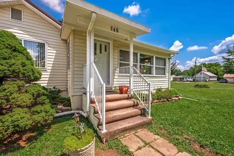 Exterior - 740 E Powers St, Albany, IN 47320 photo 3 of 8