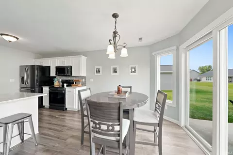 Dining - 825 Innkeepers Ct, Waterloo, IN 46793 photo 2 of 3