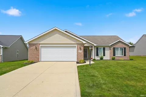 Exterior - 825 Innkeepers Ct, Waterloo, IN 46793 photo 2 of 14
