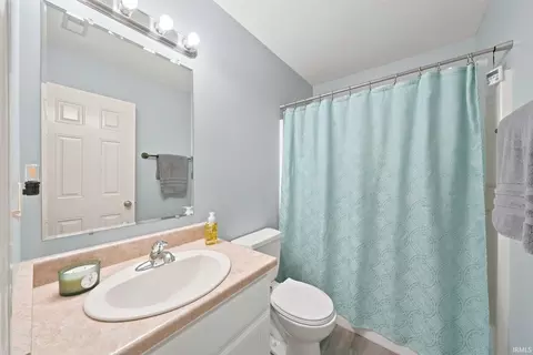 Bath - 825 Innkeepers Ct, Waterloo, IN 46793 photo 1 of 2