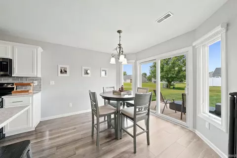 Dining - 825 Innkeepers Ct, Waterloo, IN 46793 photo 1 of 3